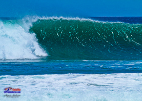 Beautiful empty wave at Costa Rica stand up paddle camps
